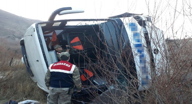 Otobüs şarampole devrildi: 1 ölü, 25 yaralı