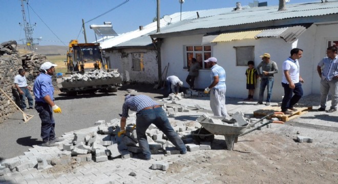 Palandöken’de 25 mahalle yolu güncelleştirildi