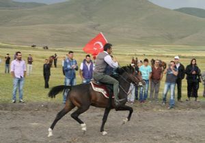 Rahvan atlar yarıştı