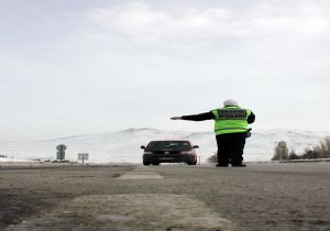 Seyir halindeki kamyonet kül oldu