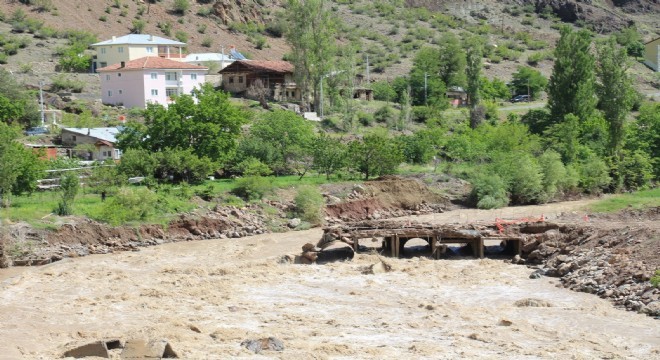 Sel gitti izleri kaldı