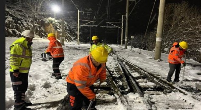 TCDD den demiryollarında kar mesaisi