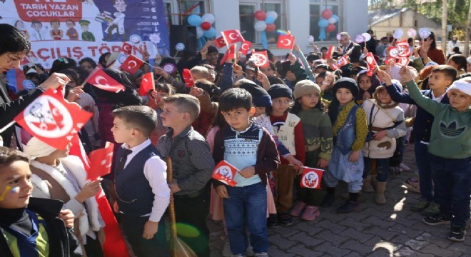 Tarih yazan çocuklar Karayazı’da