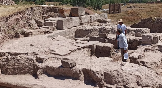 Tarihe ışık tutuyorlar