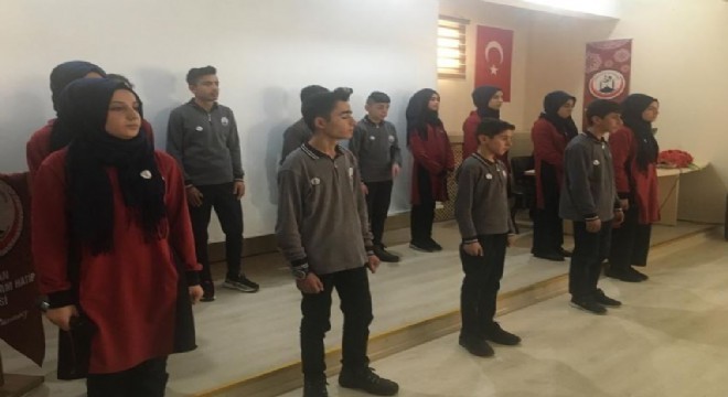 Tekmanlı öğrencilerden Milli Şaire vefa