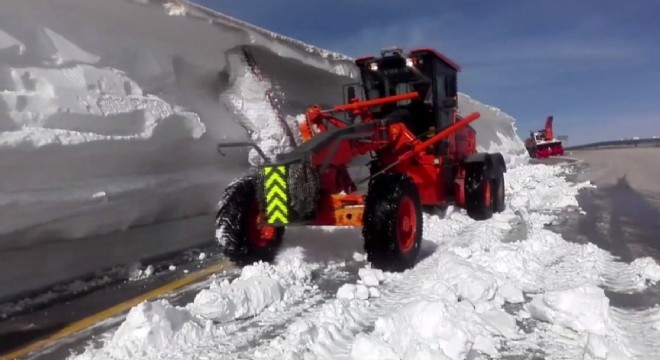 Tekman’da 4 metre karla mücadele
