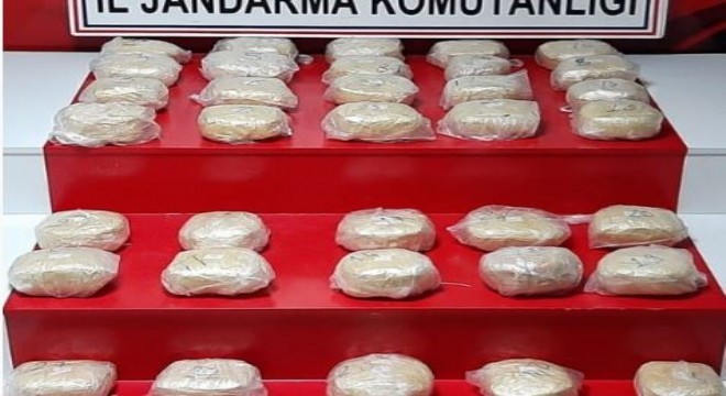 Toprağa gömülü 37 kilo toz esrar ele geçirildi