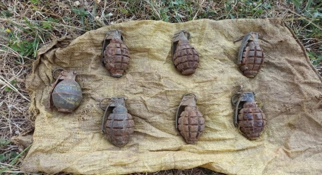 Toprağa gömülü 7 adet el bombası ele geçirildi