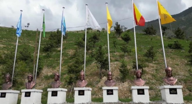 Tortum Şelalesi’ne Türk Büyükleri Anıtı