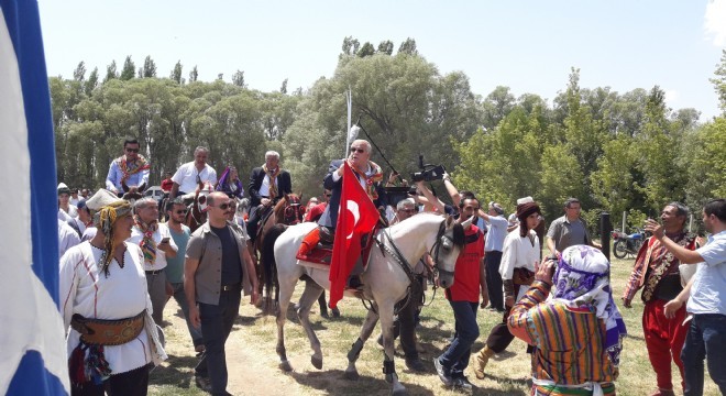 Türkmen Şöleninde Cirit gösterisi