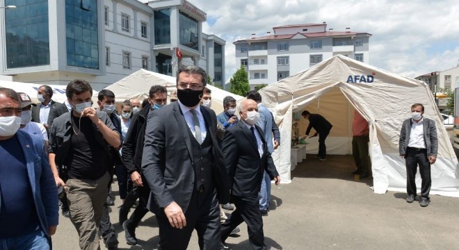 Vali Memiş deprem bölgesinde inceleme yaptı