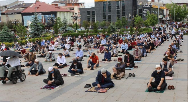 Yakutiye Kent Meydanı’nda 3. Cuma