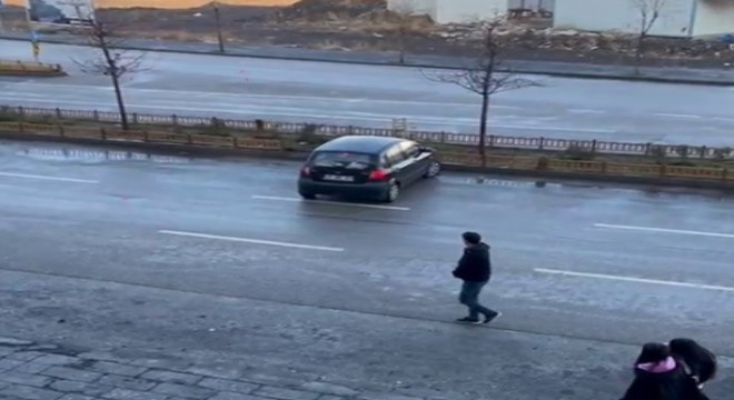Yakutiye de  buzlanma trafik kazalarına yol açtı