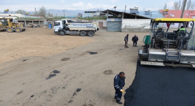 Yakutiye, köy asfaltlama sezonunu açtı