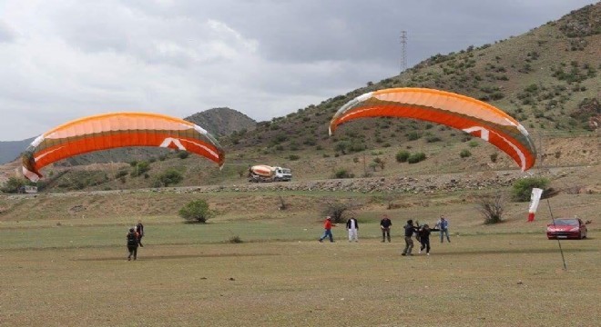 Yamaç Paraşütü Oltu spor gündeminde