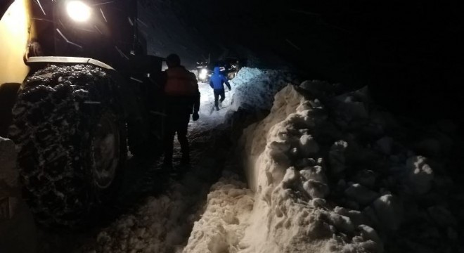 Yayla yolunda mahsur kalan 2 kişi kurtarıldı