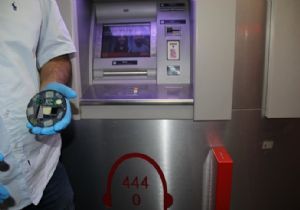 ATM’deki düzeneği polisler fark etti