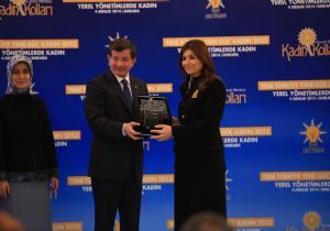 Davutoğlu’ndan Çığlık’a plaket