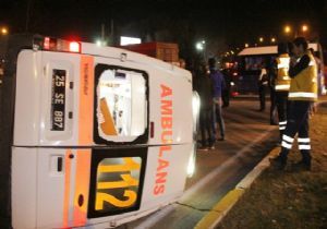 Ambulansla minibüs çarpıştı: 5 yaralı