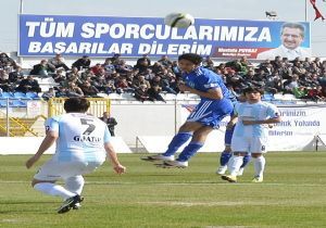 Erzurumspor bir ilk peşinde