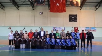 Liseler hentbolda yarıştı