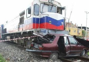 Erzurum da tren otomobile çarptı