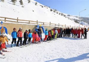 SYDV’den dezavantajlı çocuklara karne hediyesi