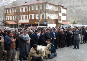 Çiftçiler yağış için el açtı