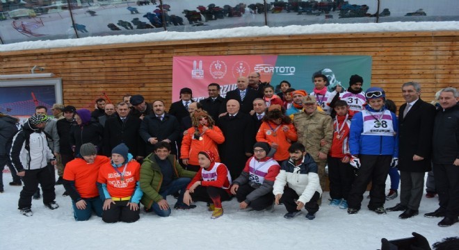 Özel sporcular Palandöken’de yarıştı