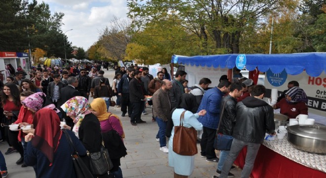 Üniversiteliler aşure kültürünü paylaştı