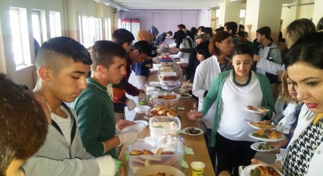 İmam hatip öğrencilerinden örnek kermes