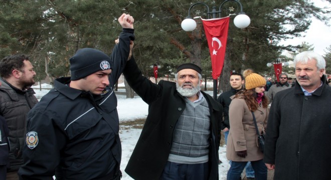 Şehit babası FETÖCÜ’lere idam istedi