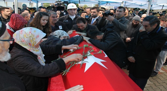 Şehit polis dualarla uğurlandı