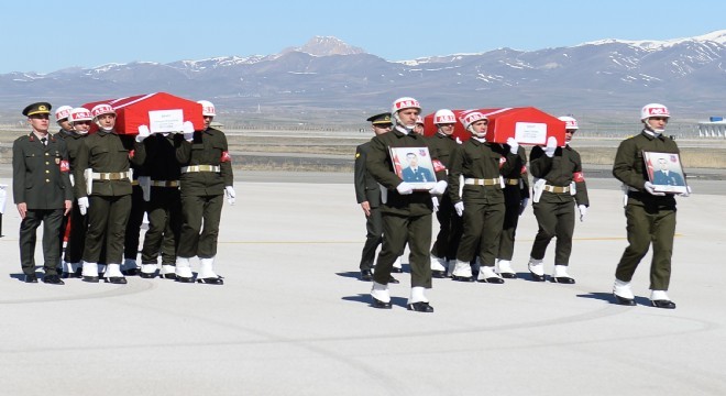 Şehitler dualarla uğurlandı