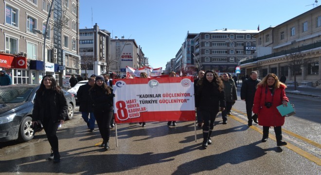 ‘Kadınlar güçleniyor, Türkiye güçleniyor’