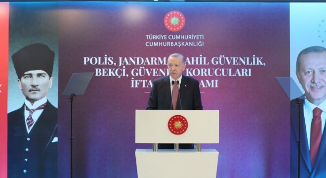 ‘Polislerimiz devletimizin anlamını korumaktadır’