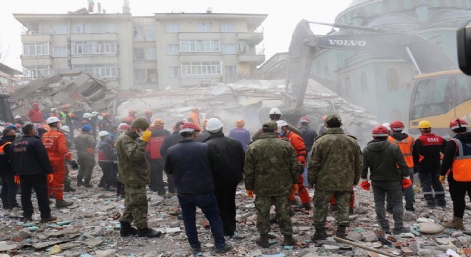 ‘Yüreğimiz depremzedelerle atıyor’